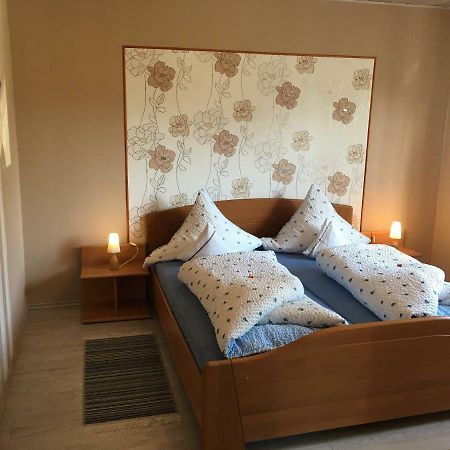 Ferienwohnung Martina ツェル・アン・デル・モーゼル エクステリア 写真